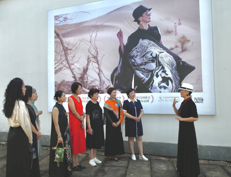 东方奢丝品鉴会亮相黄山 王雨创立徽派窗花丝巾流派让东方美学走